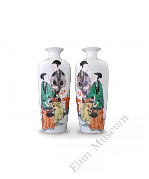 1387 A pair of Kang-Xi Wu-Cai mother& son vases